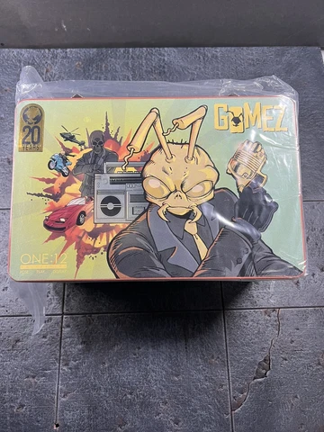 mezco one:12 gomez the roach with the golden head toy fair exclusive Cover