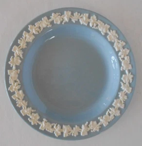 Wedgwood Queensware Cream on Lavender Smooth Edge 6" Bread & Butter Plate(s) - Picture 1 of 4