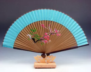 Bellissimo ventilatore pieghevole fiori di prugna ventilatore a mano decorazione parete con supporto #06231601 - Foto 1 di 1
