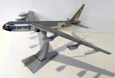 Corgi 1/144 Scale Diecast - AA33501 Boeing B-52 Stratofortress 52-2672 7th BW - image 1 of 3