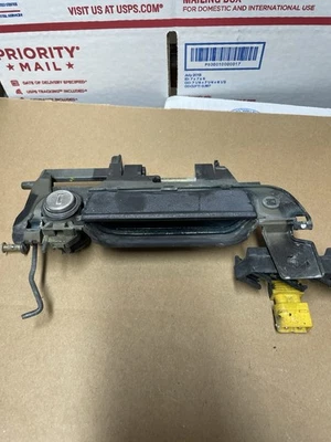1995 BMW E36 325i Coupe 2 door right passenger exterior door handle NO key - Image 1 of 4