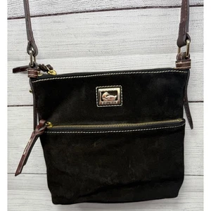 Dooney Bourke Umhängetasche schwarz Wildleder goldfarben Logo verstellbarer Riemen - Bild 1 von 10