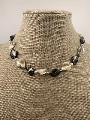 Collar Joyería Natural Blanco y Negro Perla de Agua Dulce y MOP Cuentas Foto 1 de 4