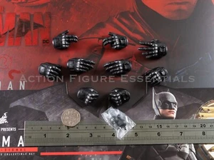 Hot Toys The Batman Gloved Hands Wrist Peg Set 1/6 Exclusive MMS641 Parts - Picture 1 of 6