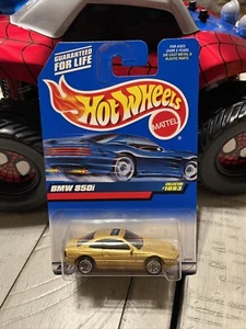 Tarjeta BMW 850i 1999 dorada Hot Wheels #1093 HW60-050124 - Imagen 1 de 3