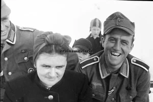 4x Orig. Negativ Foto Gebirgsjäger mit Bevölkerung Bayern Österreich GJ Mütze - Bild 1 von 4
