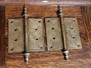 JUEGO #2 HERMOSO PAR R&E VICTORIAN EASTLAKE LATÓN 5"x5" PUNTA DE CAMPANARIO BISAGRAS DE PUERTA - Imagen 1 de 20