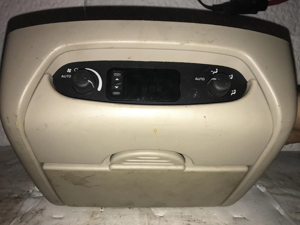 Pantalla de infoentretenimiento usada se adapta a: Chrysler Town & Country 2003 pantalla de visualización ente Foto 1 de 4