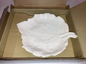 VINTAGE VICTOR CARRANZA ORIGINAL FOR MIKASA WHITE LEAF SHAPED DISH NEW IN BOX - Picture 1 of 5