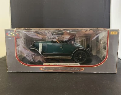 1920 Cleveland Roadster Green and Black Signature Models 1:18 - Image 1 of 4