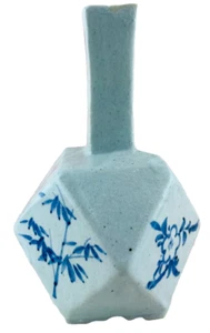 Jarrón de cerámica chino azul - diseño floral en forma de tetradecágono - decoración vintage - Imagen 1 de 8
