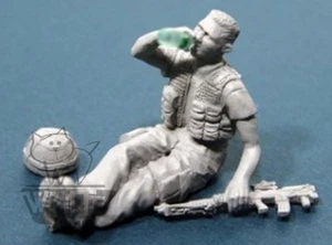 Accurate Armour 1:35 UK Infantryman at Rest 3 Drinking Water F22* - Picture 1 of 1