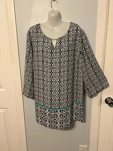 Blusa multipla Tacera blu scuro nuova con etichetta con scollo a buco della serratura e manica a 3/4 più 2X - Foto 1 di 3