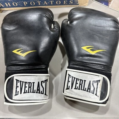 MMA Everlast 14 Oz. Black Pro Style Training Gloves Hook & Loop Black/White - Image 1 of 4