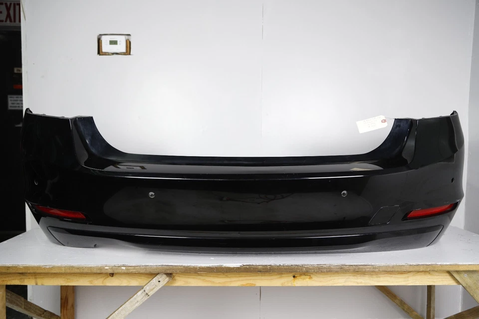 12-15 BMW F30 320I 328I REAR BUMPER COVER W/O PDC WIRING JET BLACK 668 OEM Foto 1 de 4