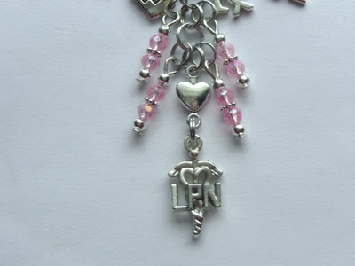 LPN, jeringa, estetoscopio, sombrero de enfermera, Rx, médico, llavero, clip para monedero Foto 1 de 4