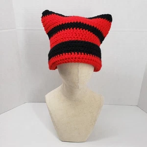 Katzenohr Beanie Häkelmütze schwarz rot gestreift Handarbeit Strick Kitty Grunge Winter - Bild 1 von 11