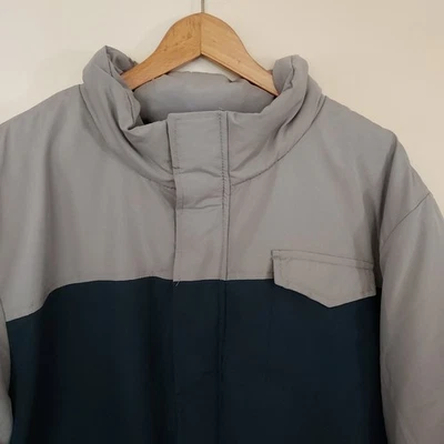 Chaqueta Totes Para Hombres 2XL Verde Azulado Bloque de Color Cremallera Completa Forrada Rellena Capucha Plegable Nueva con Etiquetas Foto 1 de 4