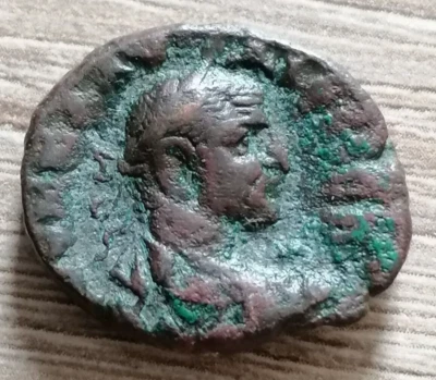 Monnaie Provinciale Romaine en Cuivre/Bronze à identifier ( peut-être Aurélien ) - Photo 1/2