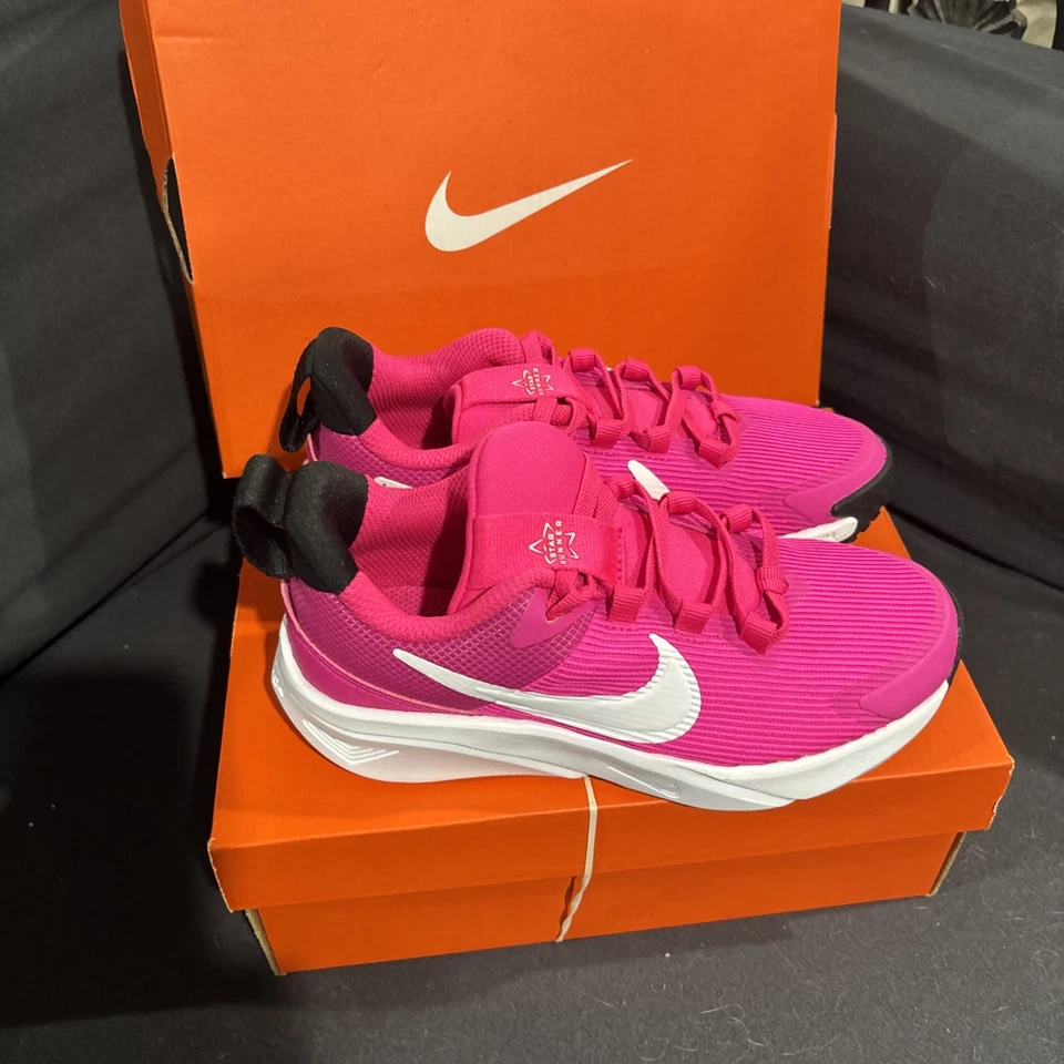 Nike Star Runner 4 Rosa Feroz/Blanco-Negro Talla 13c Nuevo con caja Foto 1 de 4