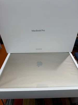 MacBook Pro 16 Zoll (1TB, Qore i9, 16GB Ram Radeon 5500M, Touchbar) OVP wie neu - Bild 1 von 4