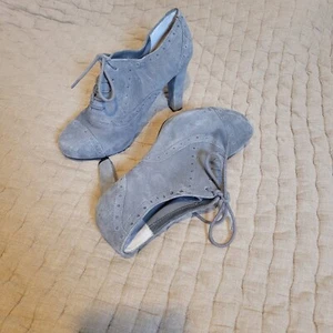 ...Me Too Gray Suede Leather Lace U Bootie Heels Size 6 - Picture 1 of 8