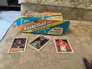 🏀 92-93 Topps NBA BasketballSeries 1 & 2 Factory Set Jordan, Larry Bird - Picture 1 of 5