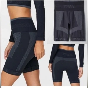 Aritzia TNA Women's Ventura High Rise Seamless Biker Shorts in Dark Grey Size XS - Picture 1 of 8