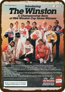 1984 WINSTON CUP NASCAR Winners 1985 Vintage-Look DEKORATIVE REPLICA METALLSCHILD - Bild 1 von 1