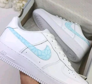 Nike Air Force 1 GS in Gr. 40 Hellblau Blumen Muster - Bild 1 von 5