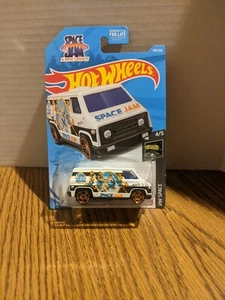 2020 Hot Wheels 70's van Space Jam 1/64 - Picture 1 of 1