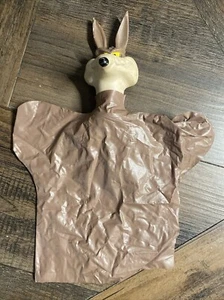 Vintage 'Wile E Coyote' Finger Hand Vinyl Puppet - Warner Bros. Seven Arts, Inc. - Picture 1 of 6