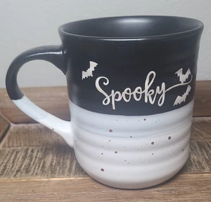 Taza de café blanca negra de Halloween de gres espeluznante Sheffield Home de 18 oz nueva sin etiquetas - Imagen 1 de 7