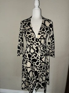 Diane Von Furstenberg Wrap Dress Size 4 Animal Print Black & Ivory Vintage Style - Picture 1 of 9