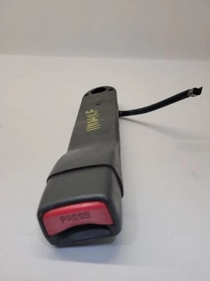 2003-07 GMC SIERRA 1500 PICKUP RH RIGHT FRONT PASSENGER SEAT BELT BUCKLE - Image 1 of 4