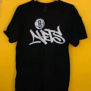 BROOKLYN NETS STADIUM GIVEAWAY TSHIRT ADULT MEDIUM BLACK TAG BRAND NEW W/O TAGS - Picture 1 of 2