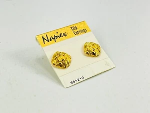 Vintage Napier Pair of Clip On Earrings Square Goldtone Geometric Pattern - NEW - Imagen 1 de 4