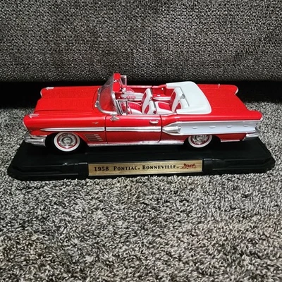 Road Signature 1958 Pontiac Bonneville Convertible Red 1:18 Die Cast - Image 1 of 4
