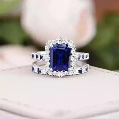 Conjunto de anillo nupcial de zafiro azul simulado corte esmeralda de 2 quilates enchapado en oro blanco de 14 k Foto 1 de 4