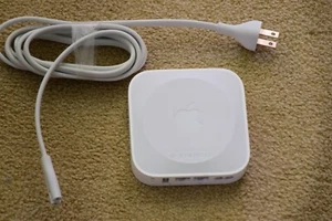 Apple AirPort Express 2nd Gen Wifi Wireless Router Extender A1392 W/Power Cable - Picture 1 of 6