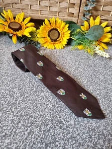 Corbata de cuello Maddocks & Dick Ltd Clue Tie Specialists para hombre, cresta marrón torre cruz - Imagen 1 de 5