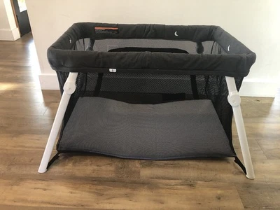 Cuna de viaje Guava Lotus Foto 1 de 3