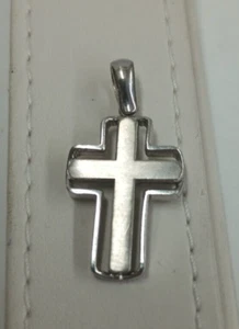 14k White Gold Cross Pendant - Picture 1 of 4