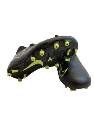 Nike Phantom Soccer Cleats Black Youth Size US 5Y Girls A03287-007  Like New. - Image 1 of 4