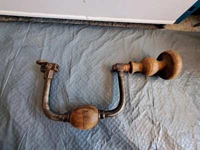  Ancien outil de menuisier ancien vilebrequin chignole pour mèche à bois - Photo 1/4