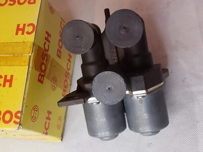 Mercedes W208 CLK430 CLK55 SLK230 heater control valve Genuine Bosch 0018303284 - Image 1 of 4