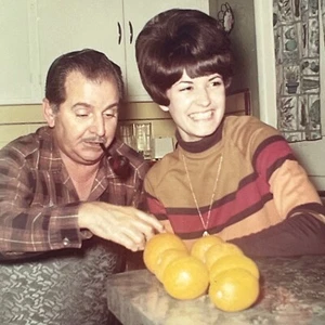 Woman and Man Smoking Pipe in Kitchen with Oranges Snapshot Vintage Photo 1960s - Picture 1 of 3