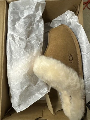 Zapatillas planas para mujer UGG Scuffette II castaño piel de oveja sin cordones con lana EE. UU. 9 Foto 1 de 4