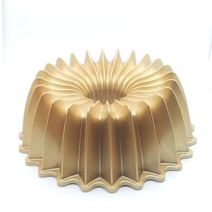 Nordic Ware Brilliance Bundt Pfanne Gold/Silber 10 Tassen/2,4L XLNT - Bild 1 von 4