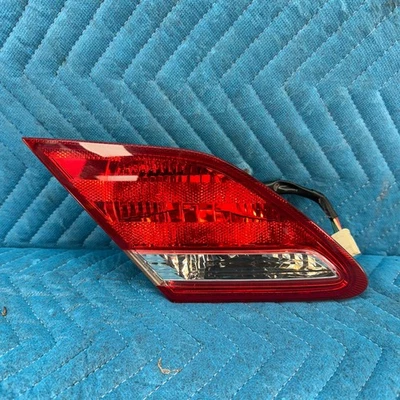 Оригинальный левый внутренний задний фонарь 2005–2010 TOYOTA AVALON 81590AC020 - Изображение 1 из 4